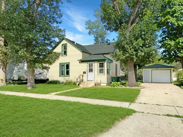 314 S 6th St, Marshall, MN 56258