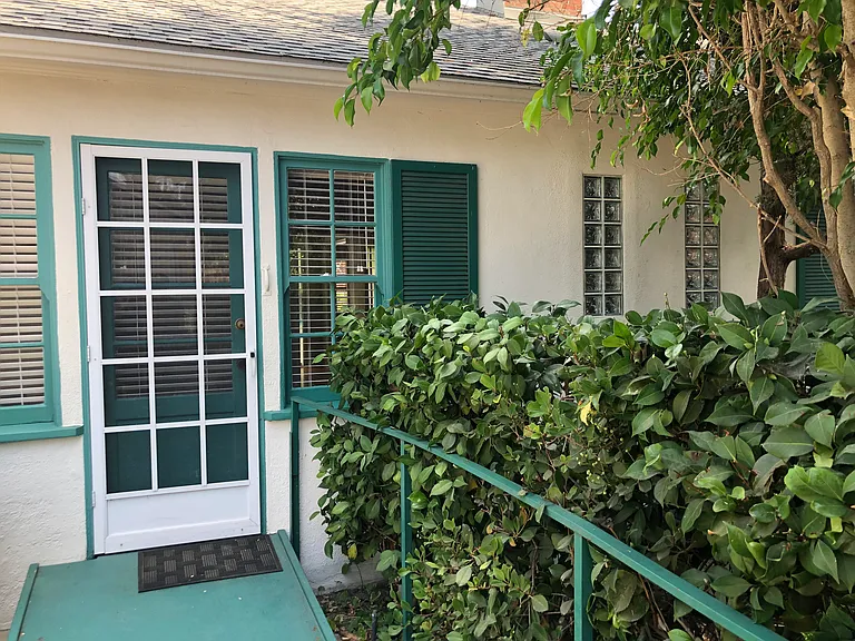 535 S Niagara St — Photo 14