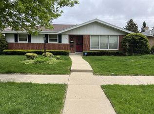 8611 W Grantosa Dr, Milwaukee, WI 53225