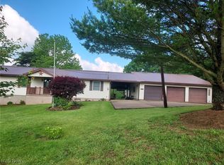 130 Maze Rd, Belpre, OH 45714