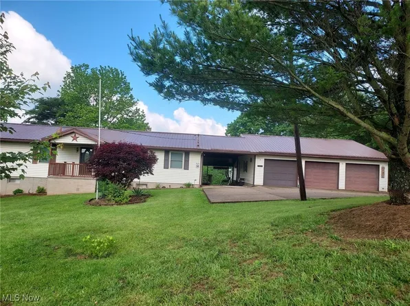 130 Maze Rd, Belpre, OH 45714