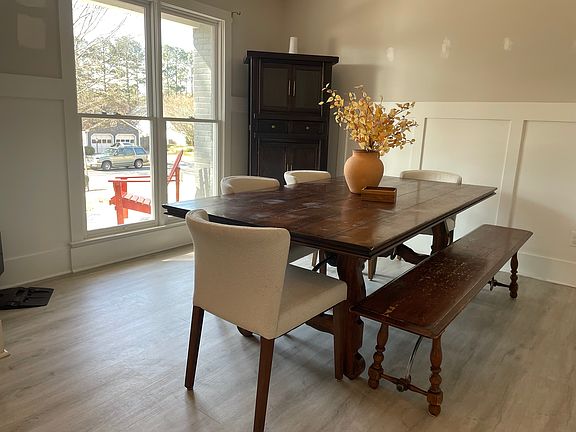 View of Quaint dining area that has access to a lot of light , perfect for a nice Sunday Breakfast __