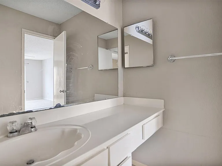 2121 Hepburn St #613 — Photo 8