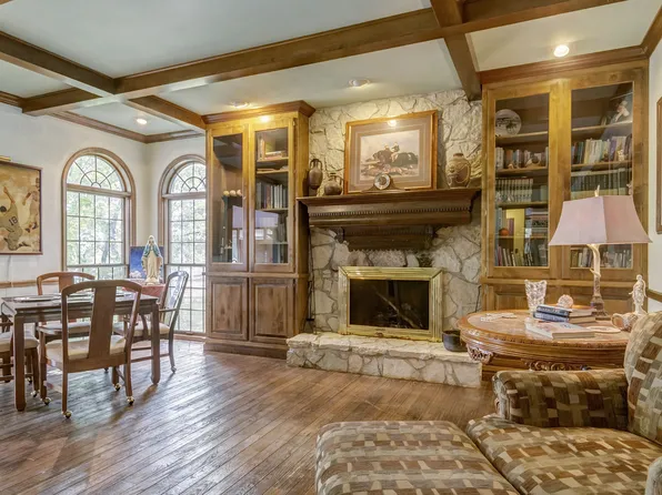 826 Babler Park Dr, Chesterfield, MO 63005