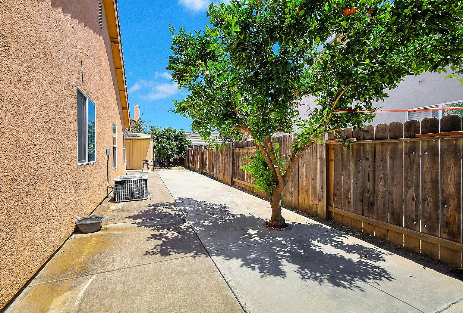 4 bed, 1720 sqft, $2,700 — Photo 2