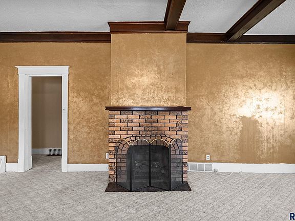 4th image of 600 W 22nd St
