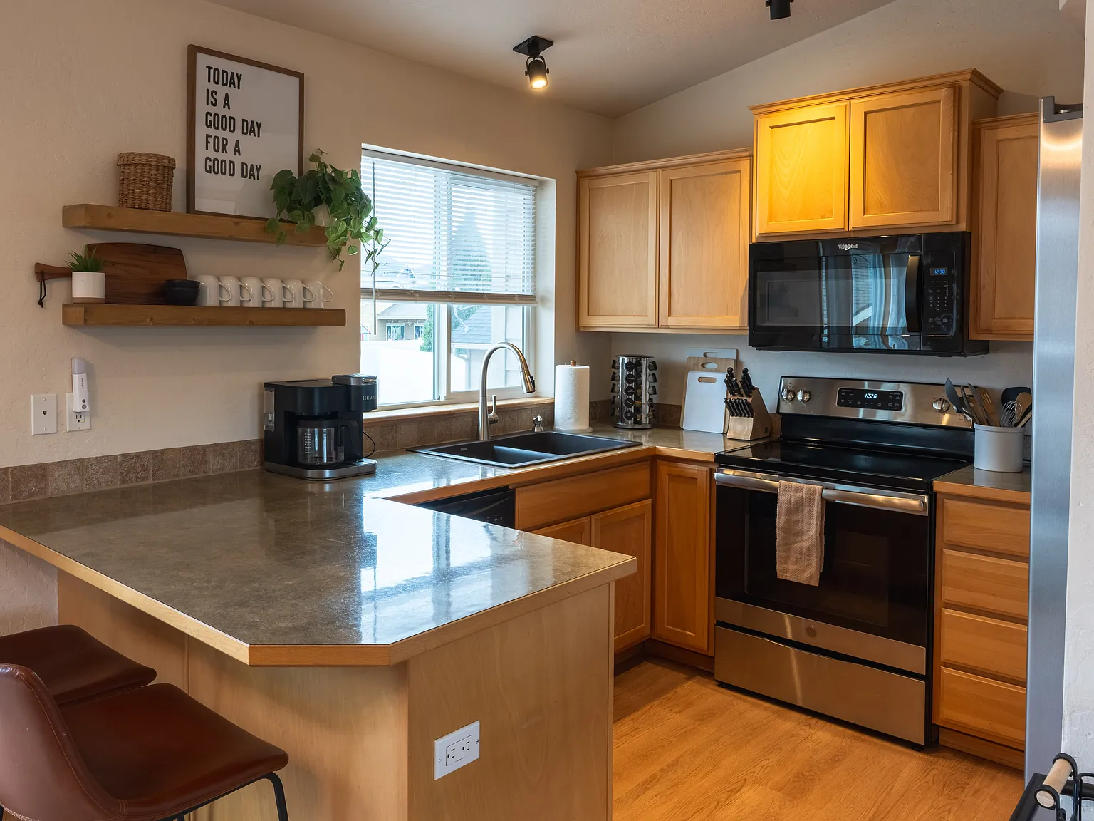 2805 W Dumont Dr — Photo 4