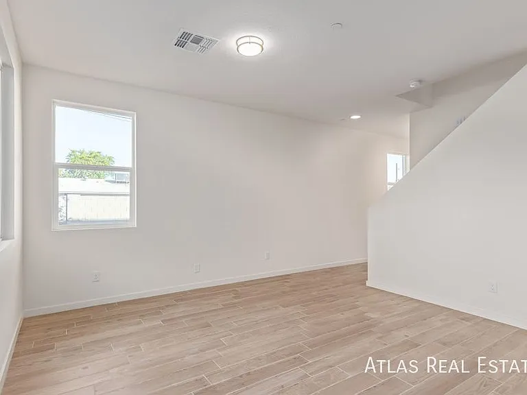 3010 E Yale St #1 — Photo 17