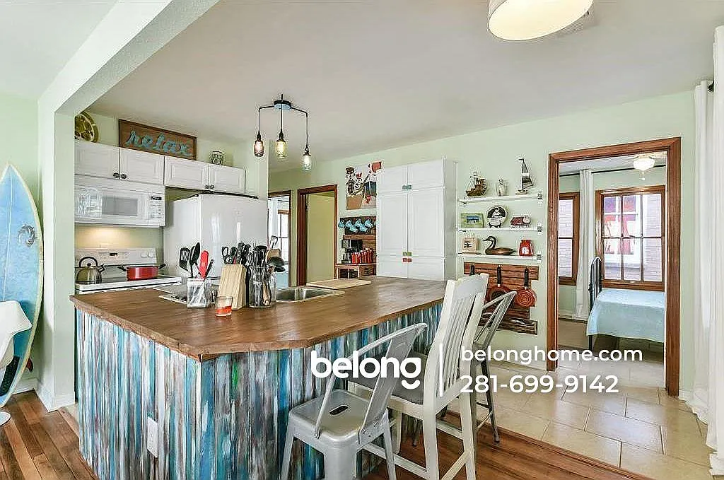 3 bed, 2.0 bath, 1422 sqft, $1,995 — Photo 4