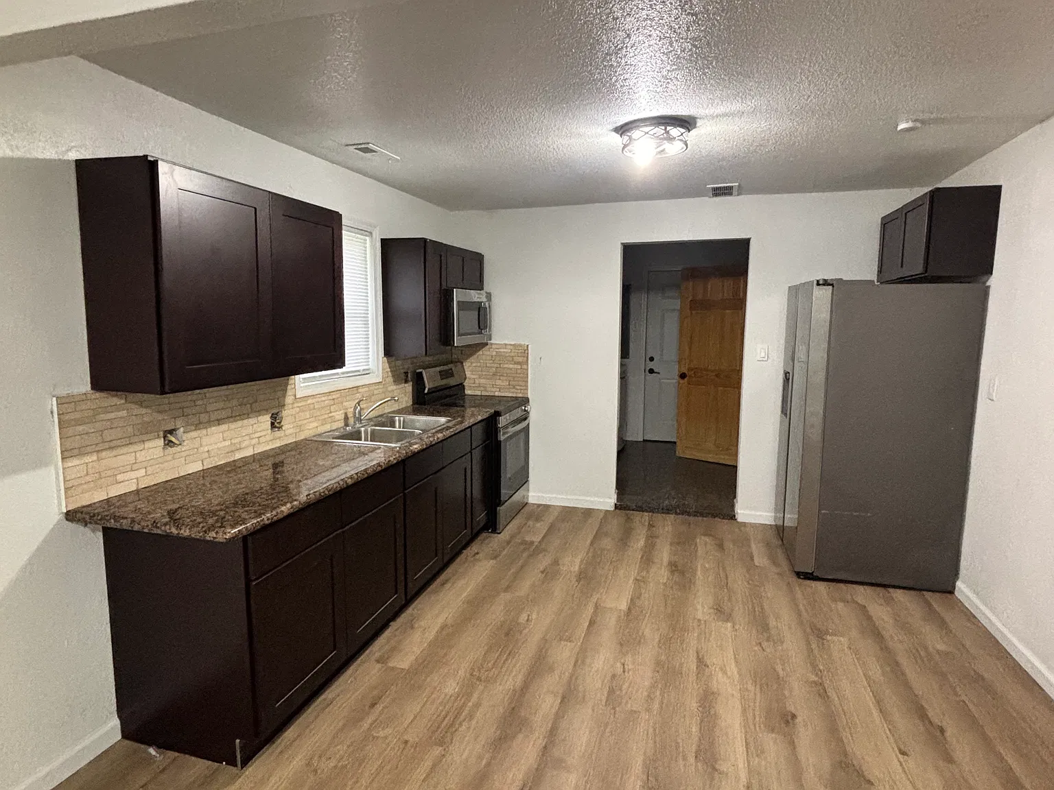 2 bed, 844 sqft, $1,200 — Photo 2