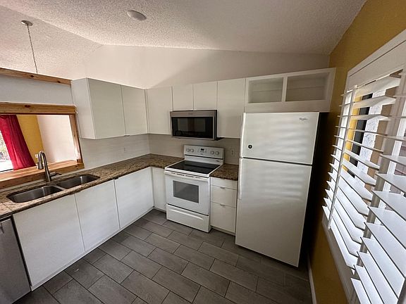 4th image of 9812 Lancewood St