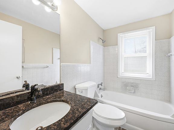 4th image of 51611 Mound Rd #D