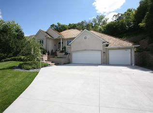 5535 Bristol Ln, Minnetonka, MN 55343