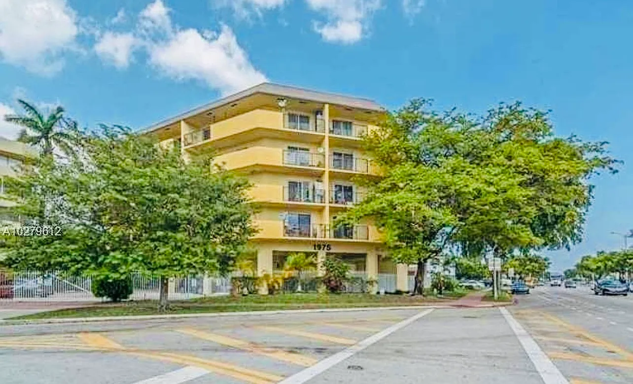 2 bed, 814 sqft, $2,480 — Photo 1