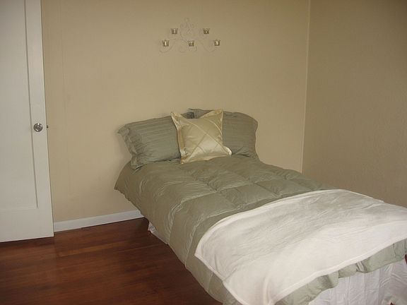Bedrooms decorated in neutrals