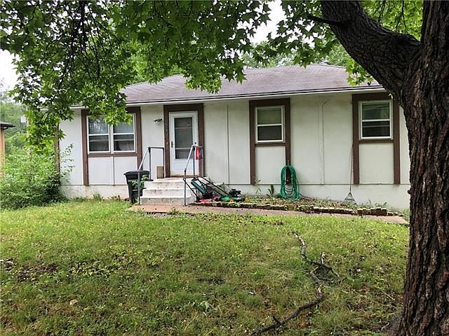1st image of 517 NE Sunnybrook Dr