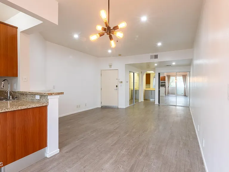 620 S Gramercy Pl — Photo 6