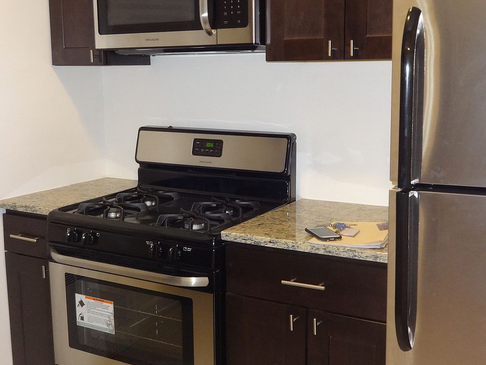 1st image of 15336 73rd Ave APT 3C