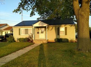 411 Buckingham Dr, Bellevue, OH 44811