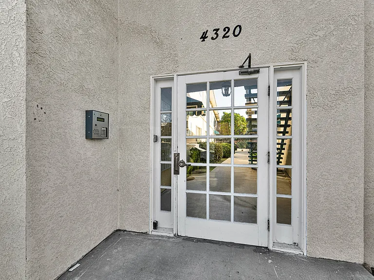 4320 Mammoth Ave #209 — Photo 2