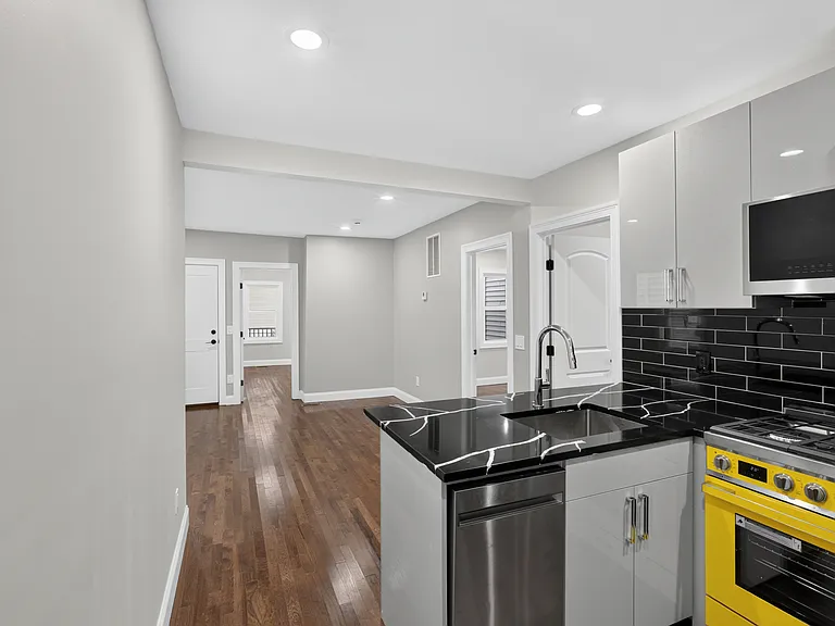 24 Dean St #1 — Photo 6