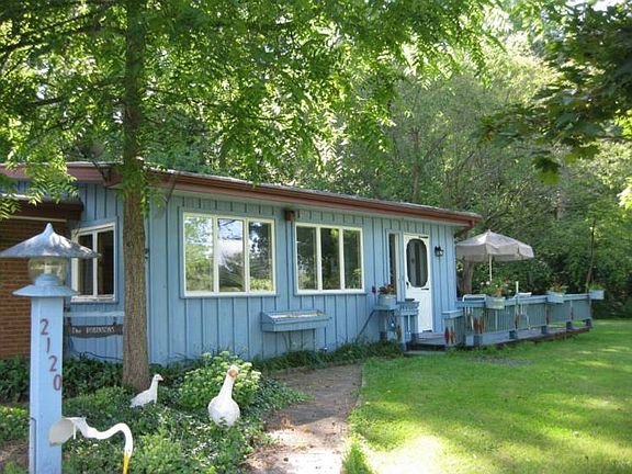 deck and nice view to the gardens front of the home.
