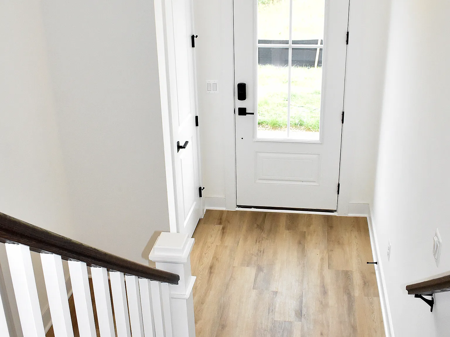 4 bed, 3.5 bath, 2008 sqft, $3,000 — Photo 2