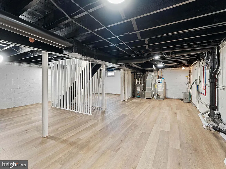 204 E Mill Rd — Photo 24
