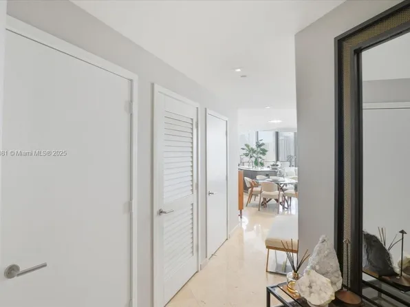 88 SW 7th St APT 1111, Miami, FL 33130