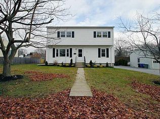 30 Toppa Blvd, Newport, RI 02840