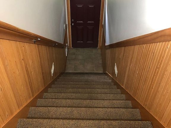 4th image of 266 Ericksen Ave NE