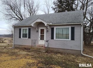 4295 220th St, Clinton, IA 52732