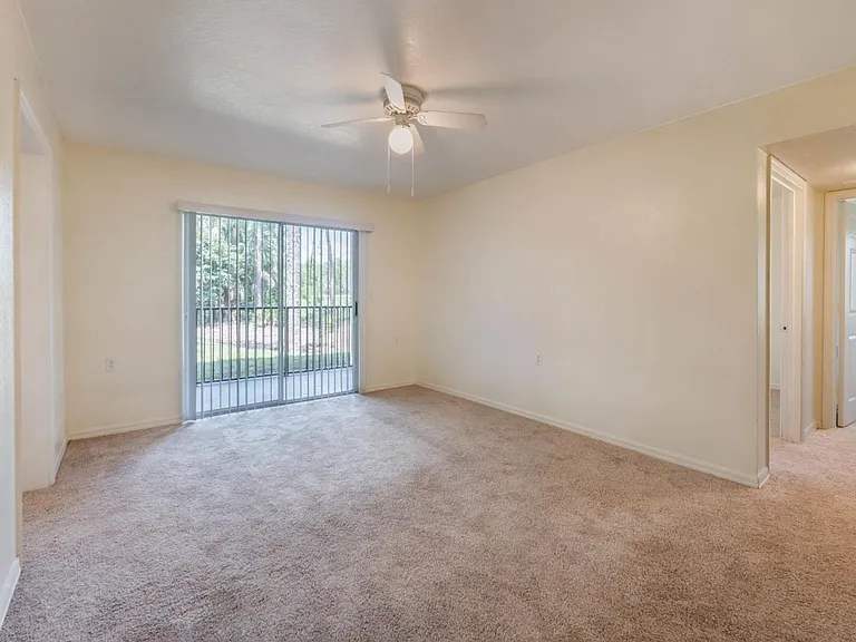 Tuscan Isle Apartments — Photo 21