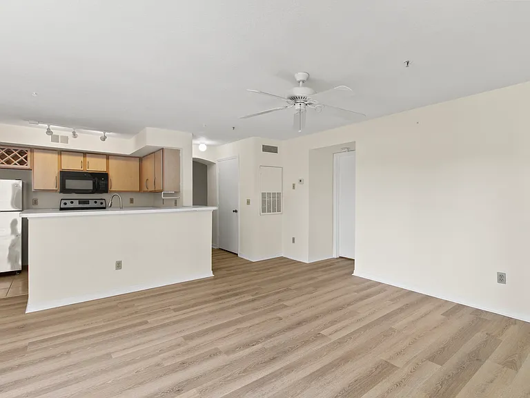 7330 Westpointe Blvd #421 — Photo 8
