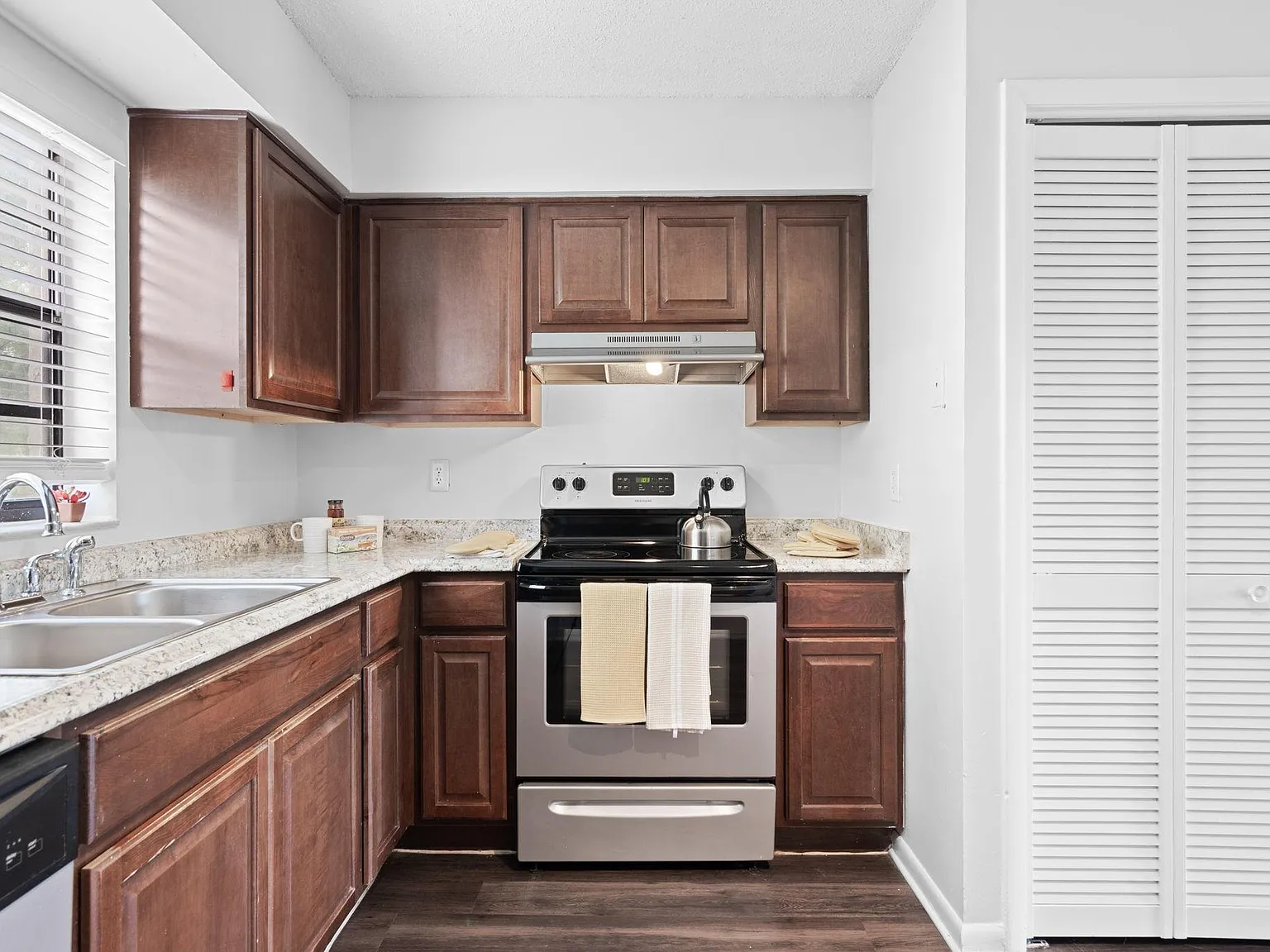 2 bed, 900 sqft, $1,650 — Photo 4