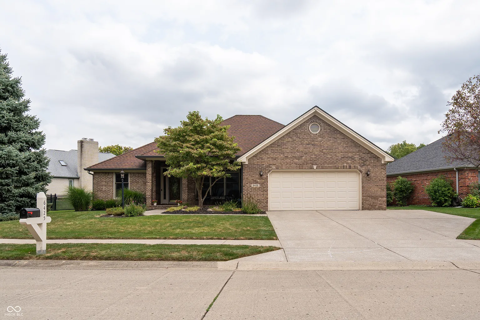 6425 Pheasant Dr photo 1