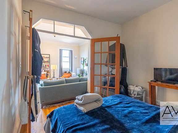 3rd image of 71 Underhill Ave #F