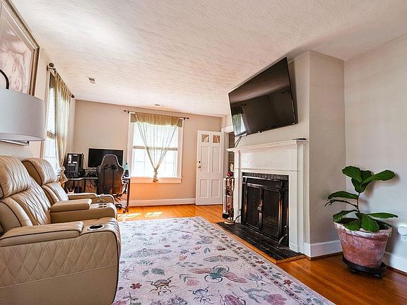 5th image of 40 Pear Ave