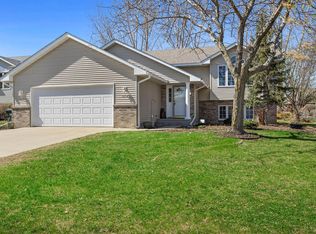 1274 Sunburst Way SE, Hutchinson, MN 55350