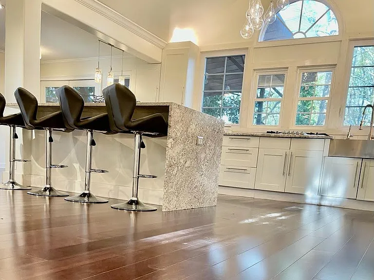 915 Woodlawn Dr NE — Photo 18