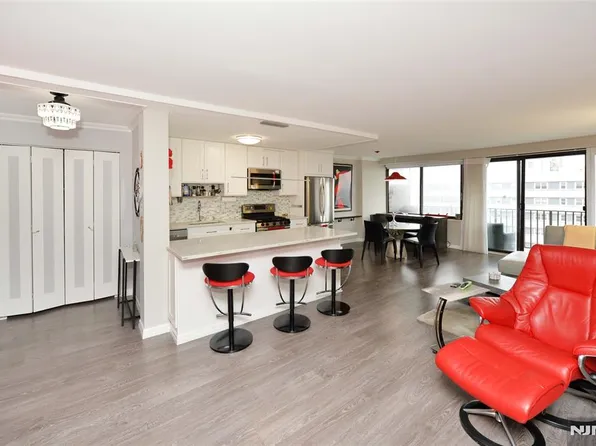 277 Prospect Ave APT 10F, Hackensack, NJ 07601