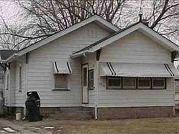 2816 E 4th St, Waterloo, IA 50703