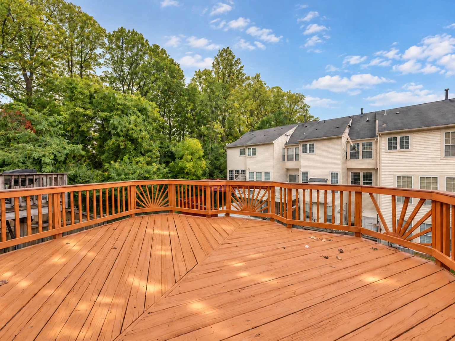 3 bed, 3.5 bath, 2200 sqft, $3,800 — Photo 2