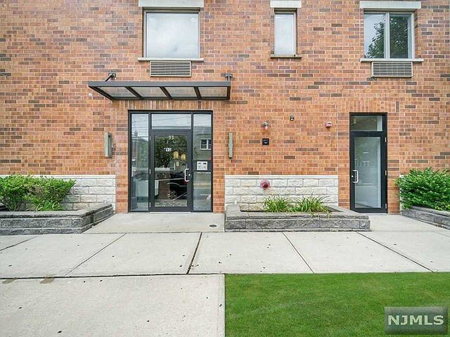 1st image of 93 Palisade Ave APT 1C