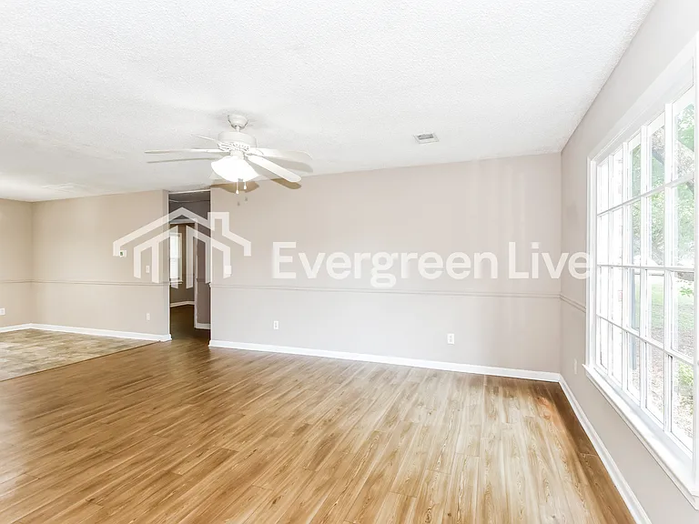 212 Braewick Rd — Photo 3