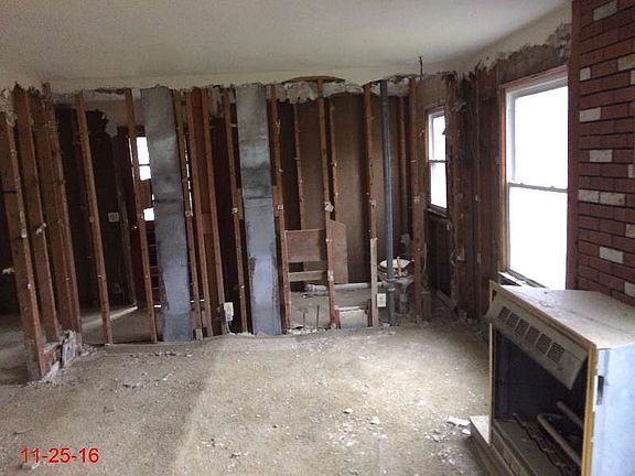 4th image of 932 Oxford St