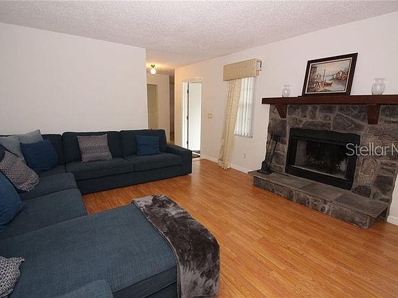 4th image of 707 S Endeavour Dr