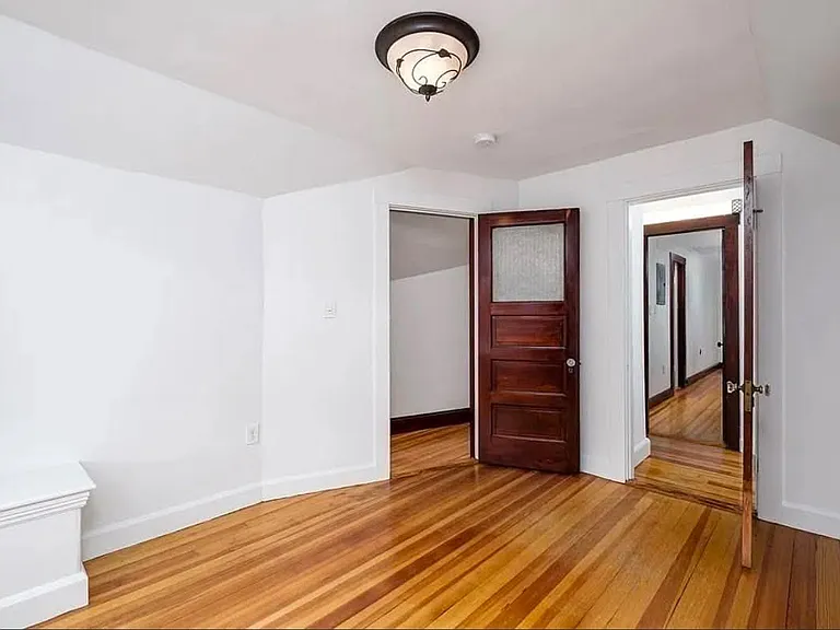 30 Boulevard Ter — Photo 2