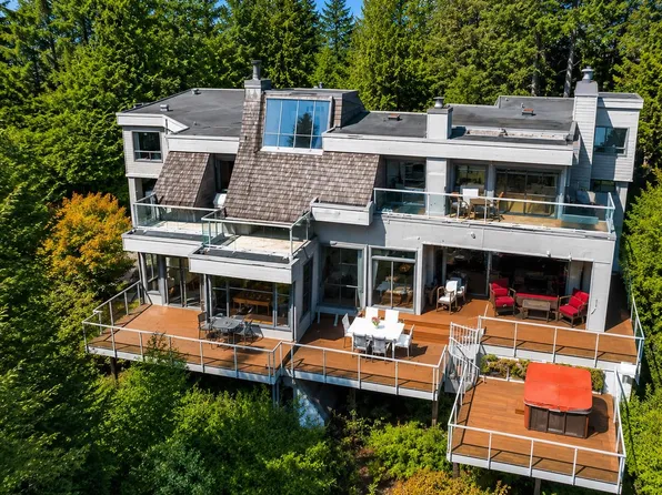 4750 Meadfeild Rd, West Vancouver, BC V7W 2Y3