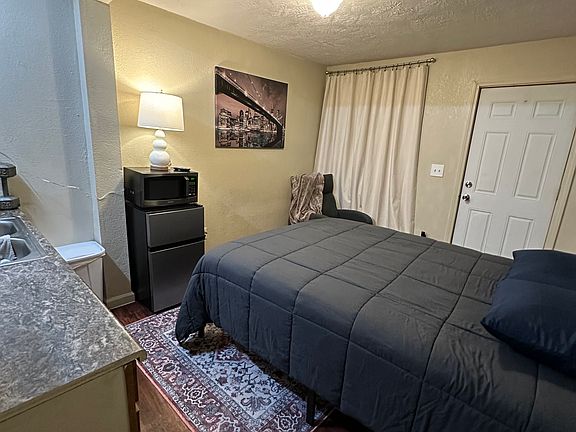 3rd image of 2405 Elm St APT C